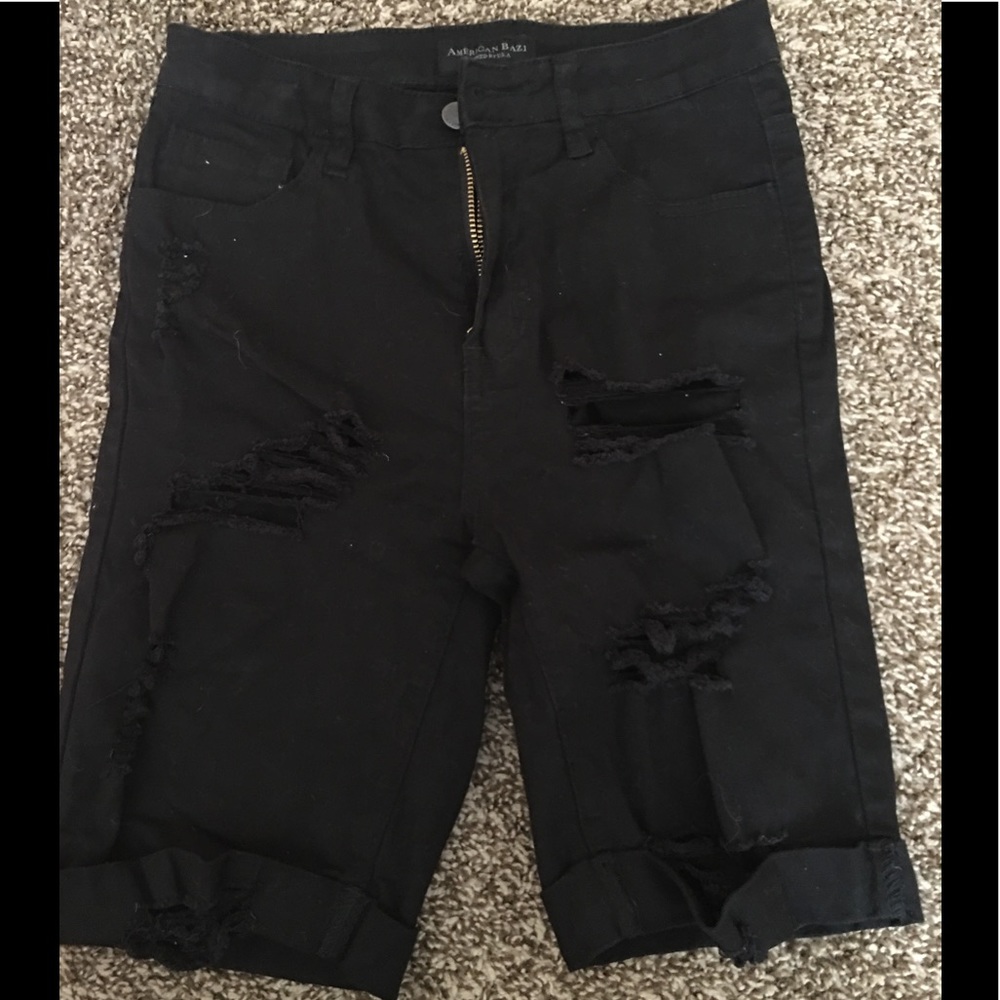 Bermuda Black Cuffed Shorts